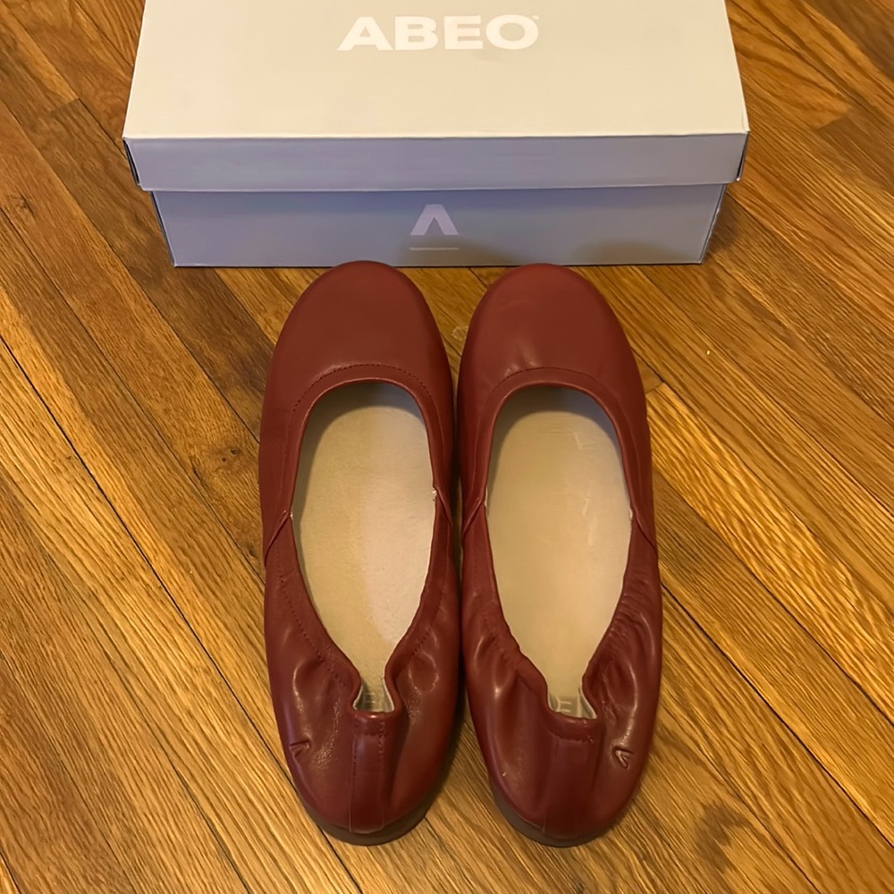 New Abeo red flats size 10 Tilly
